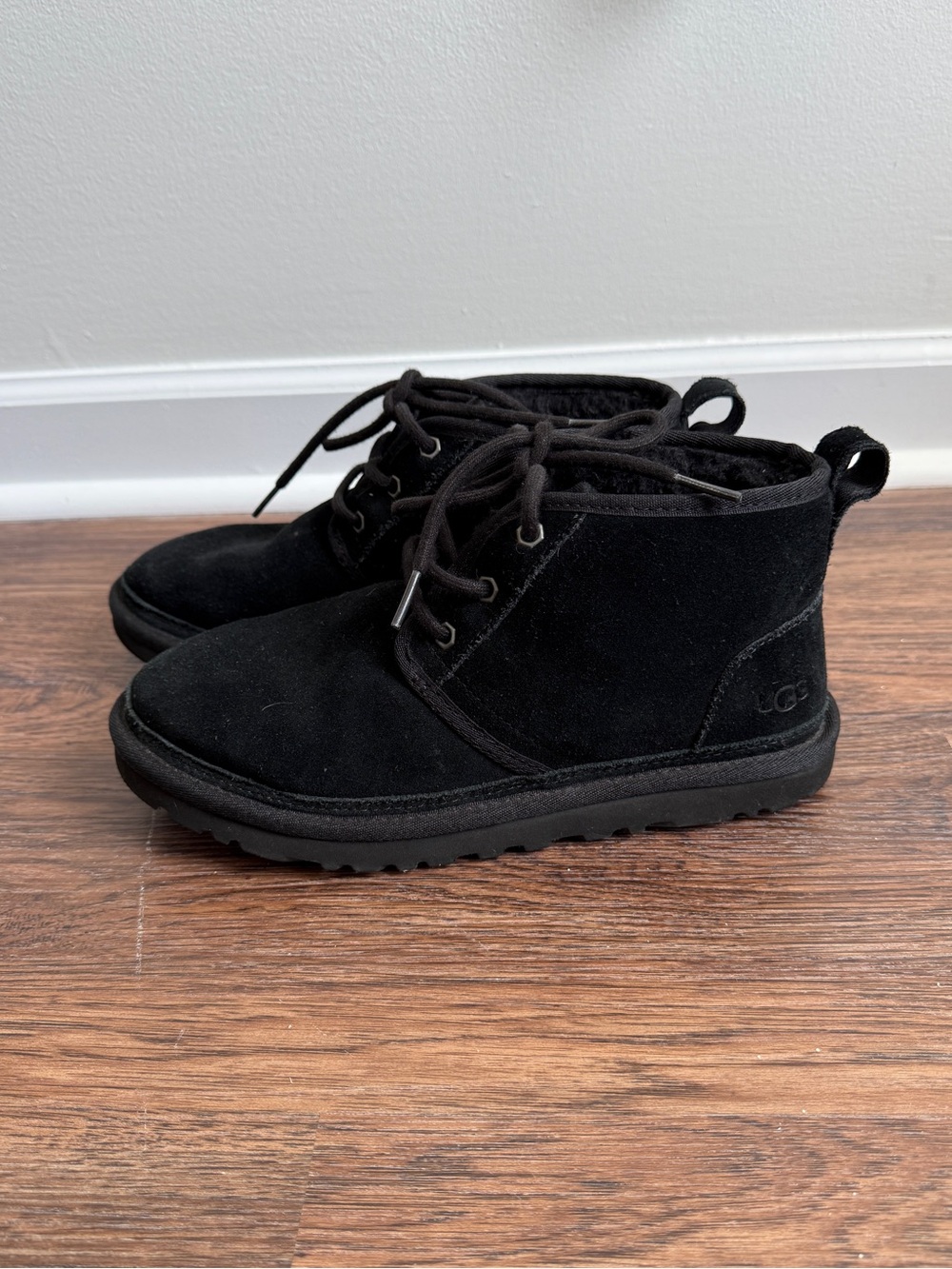 Ugg Neumel Black Suede Leather Shearling Boots Size 8M Women’s